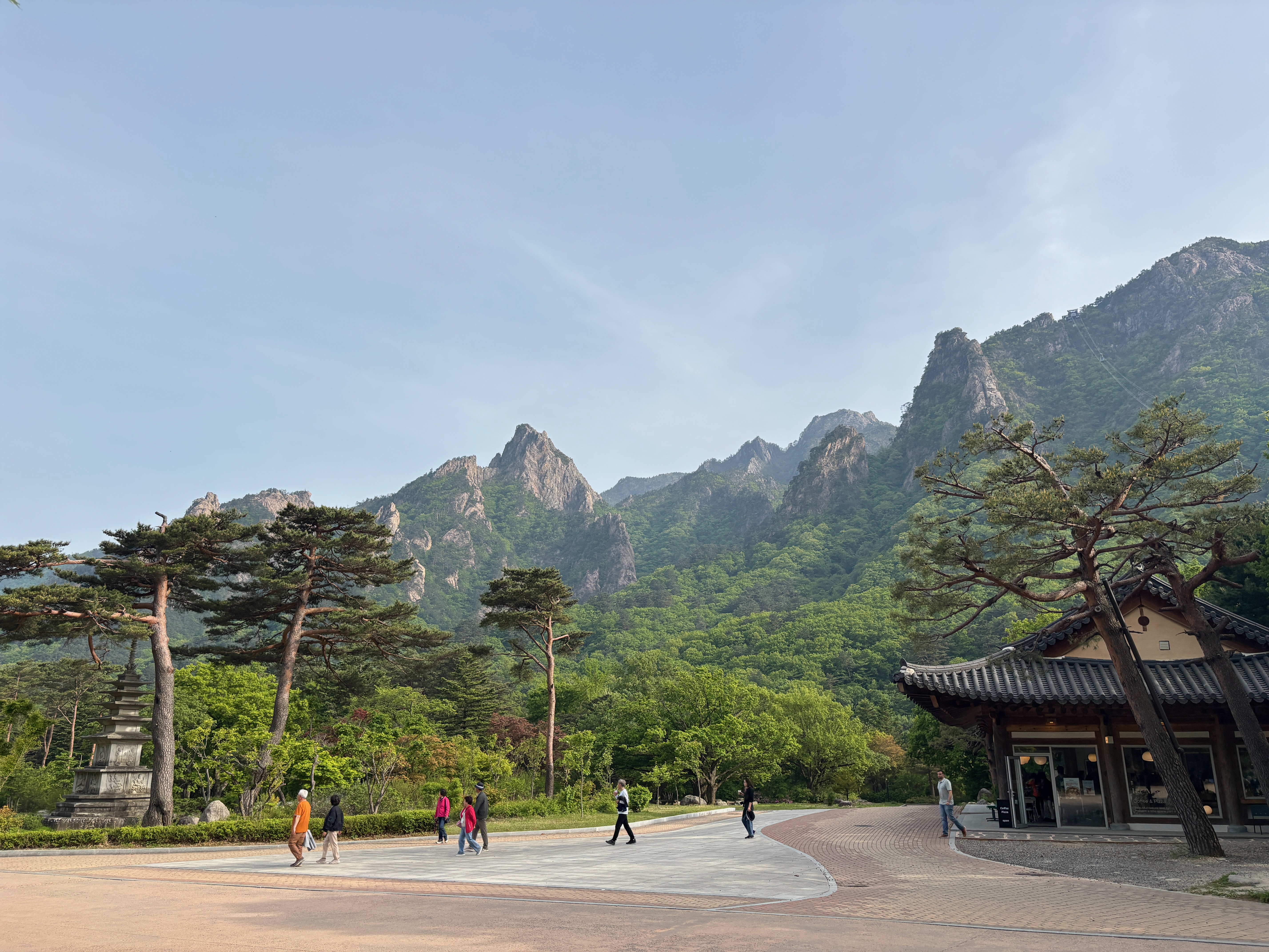 Seoraksan: A Majestic Journey Through South Korea’s Iconic Mountain